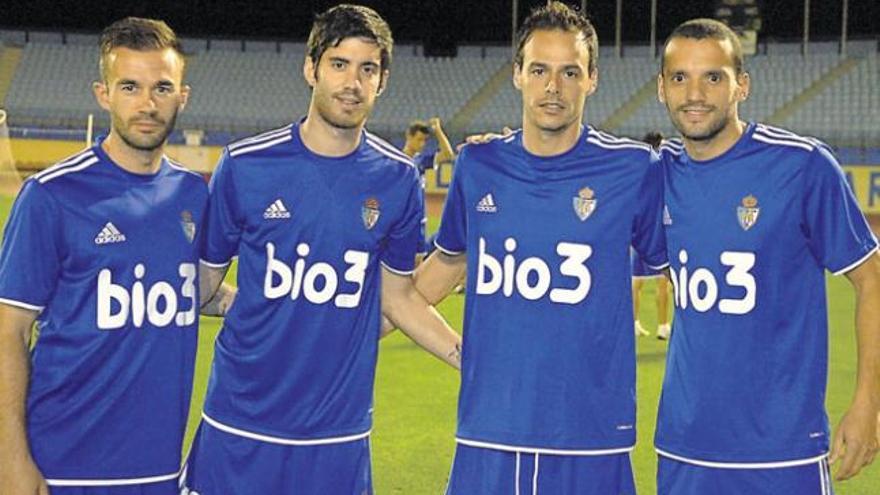 De izquierda a derecha, los jugadores de la Ponferradina Samuel, Roberto Santamaría, Orlando Quintana y Yuri, ayer, en el Municipal de Maspalomas.