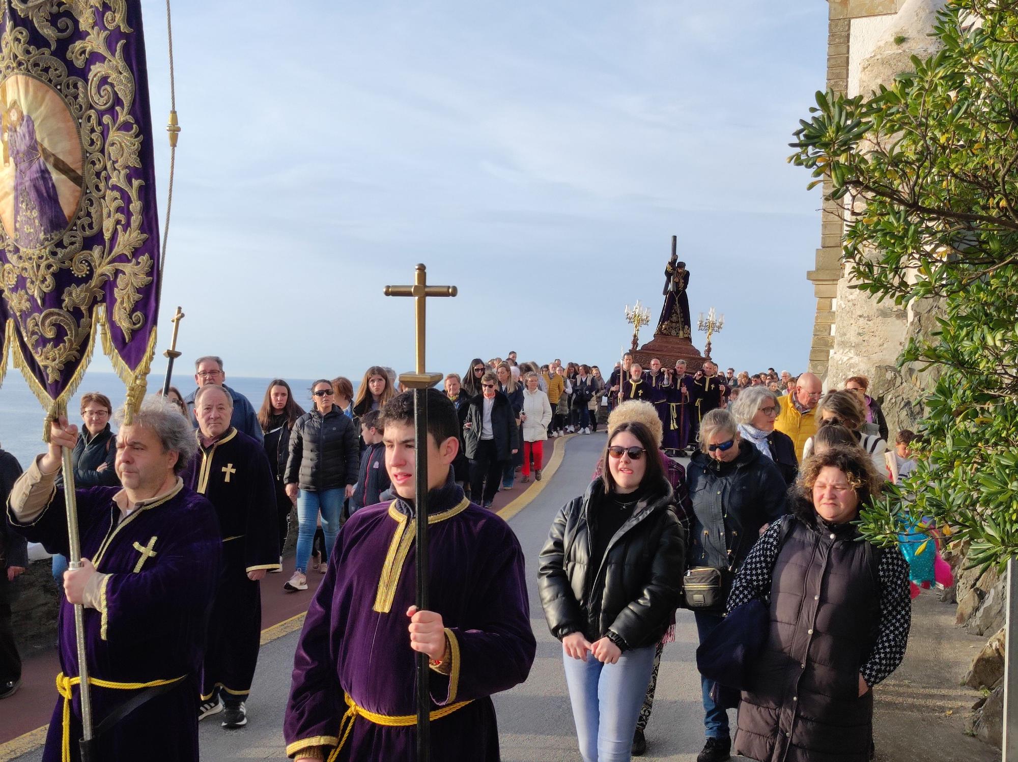 Así fue la procesión de bajada que abre la Semana Santa de Luarca