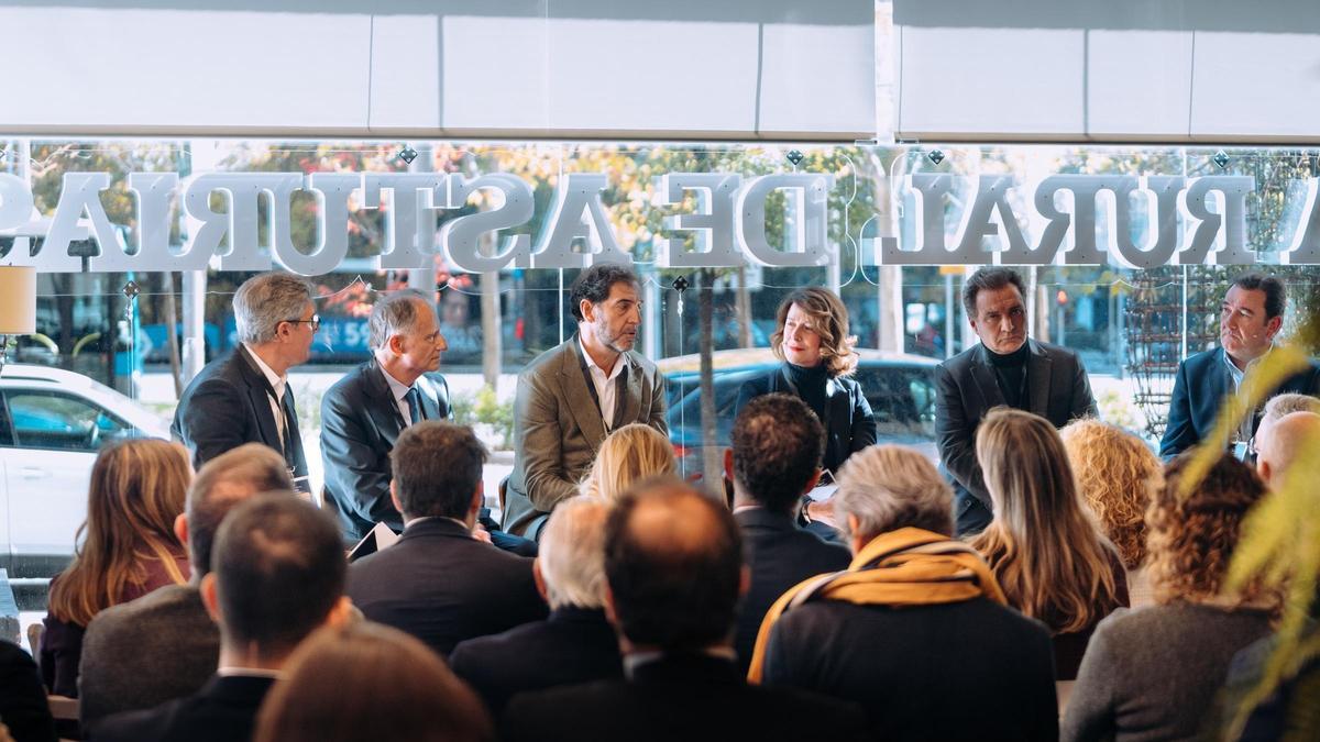Por la izquierda, Roberto Rodríguez, Javier Sáenz de Jubera, Pedro Luis Fernández, Ángela Santianes, Juan Manuel Rodríguez y Ricardo Cabeza, hoy en Madrid
