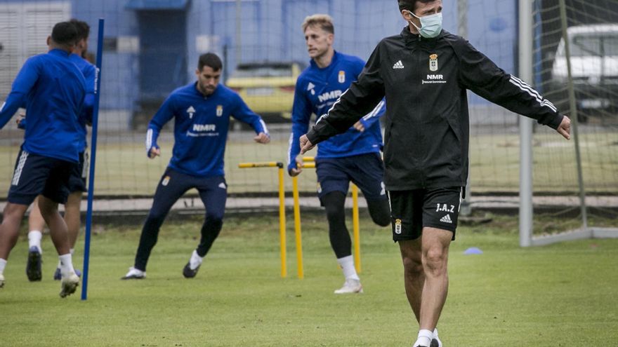 El centro de la defensa, lo que más rota en el Oviedo