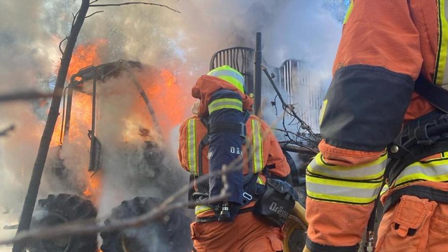 Una màquina de treballs forestals provoca un incendi a la Calderona