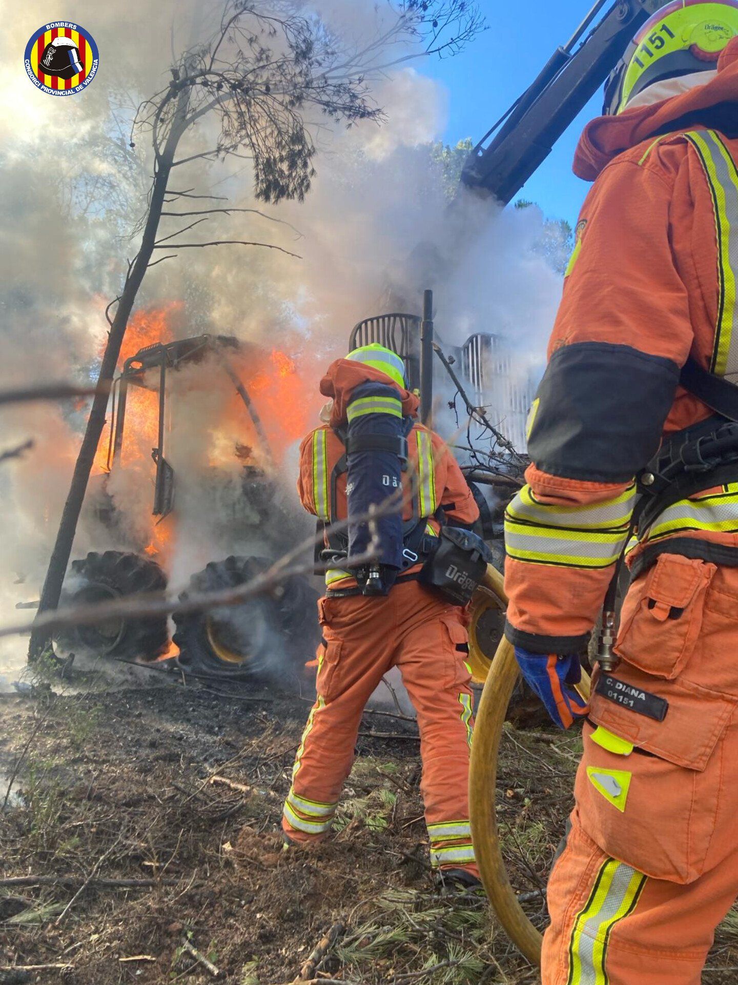 Una máquina que realizaba trabajos forestales provoca un incendio en Serra