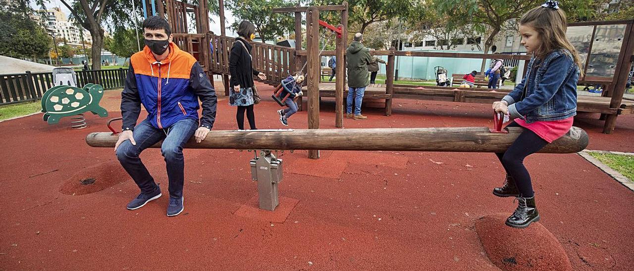 A finales de noviembre se reabrieron los parques infantiles cerrados dos meses antes.