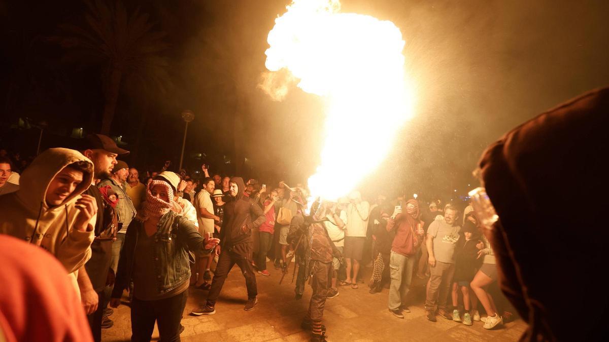 Revetla de Sant Joan celebrada el año pasado en el Parc de la Mar.