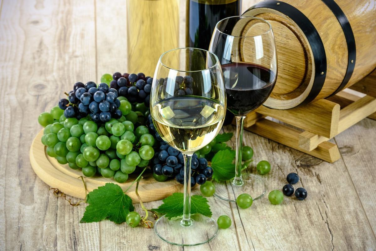 Principales diferencias entre el vino blanco y el vino tinto.