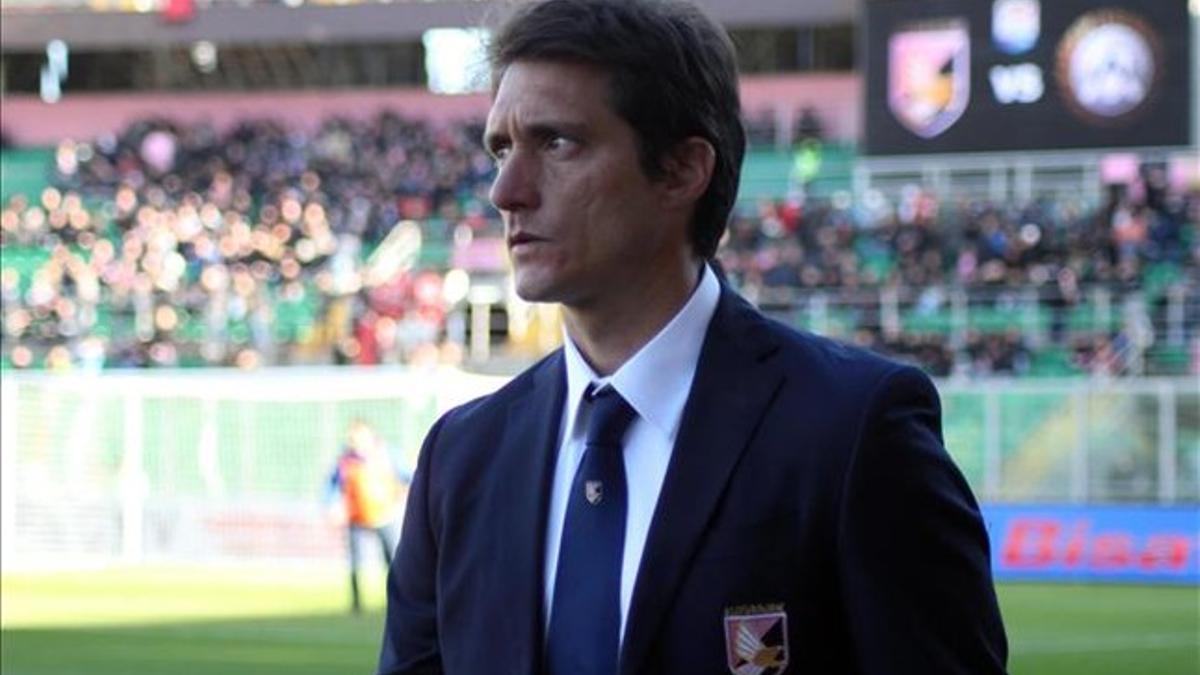 Schelotto entrenando con el Palermo