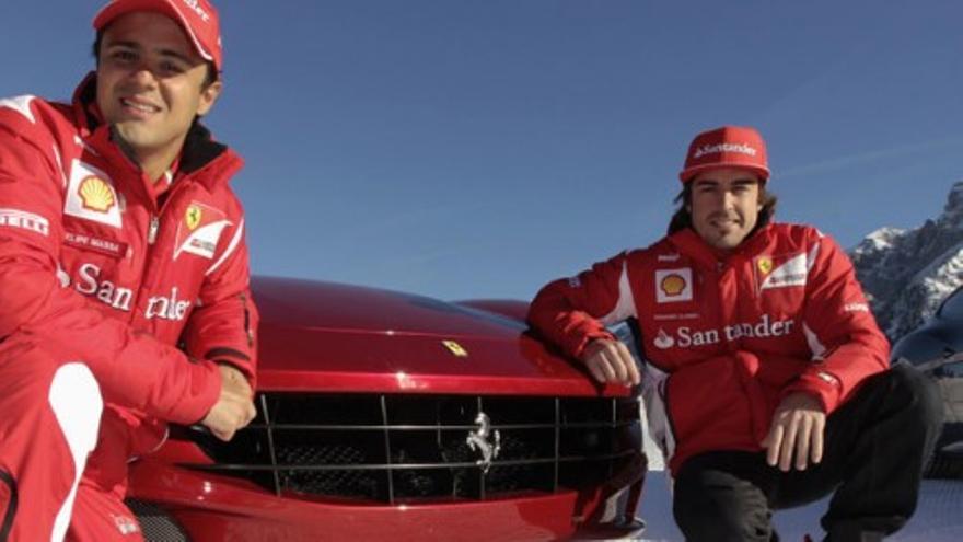 Alonso y Massa se divierten en la nieve con un Ferrari