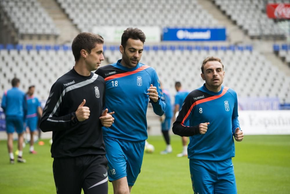 Foto oficial del Real Oviedo y entrenamiento en el Tartiere