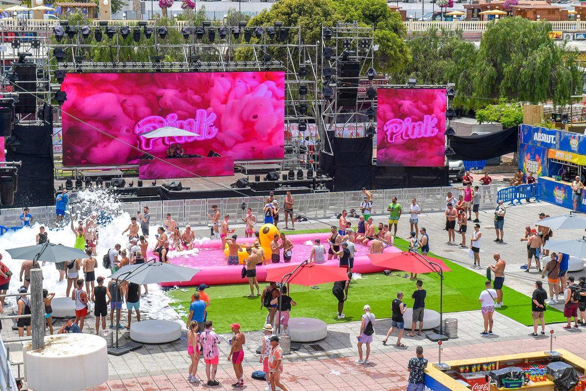 Fiesta de la espuma en el Maspalomas Pride 2024