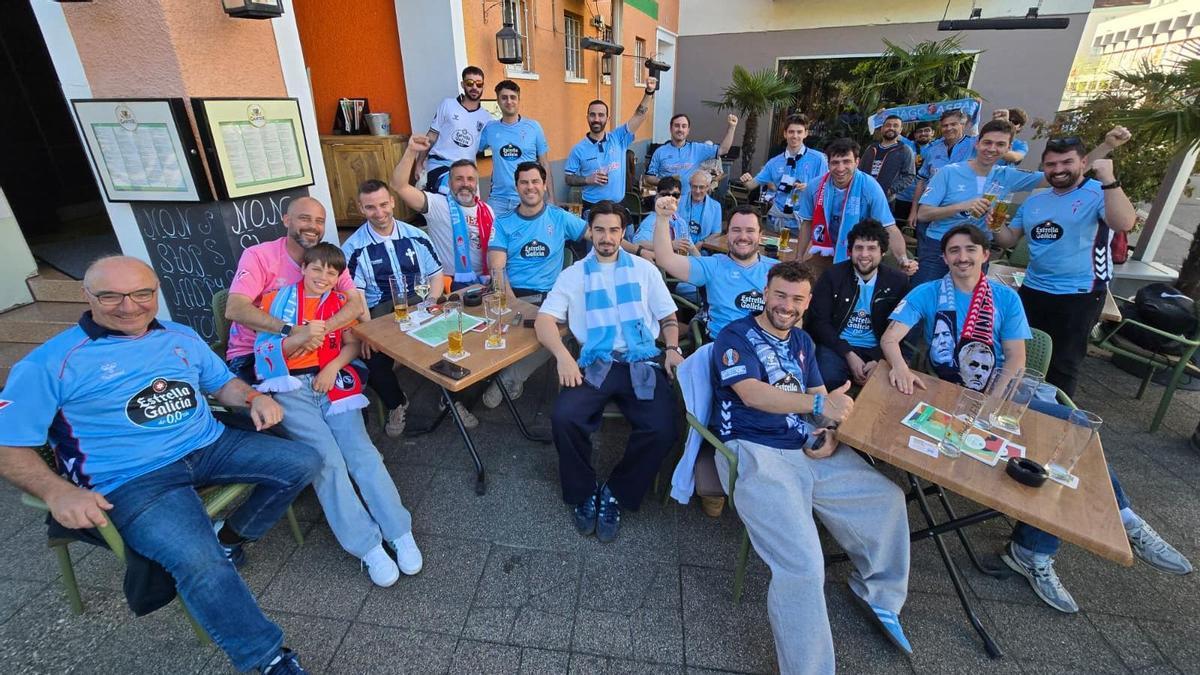La afición celeste junto a la del Friburgo, unidas en la celebración antes del partido