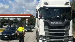 El botín del gasoil: aumentan un 50% los robos de combustible a camiones en las autopistas catalanas
