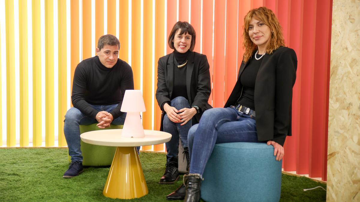 Óscar, Virginia y Diana forman el equipo de interioristas de Galvañ Diseña.