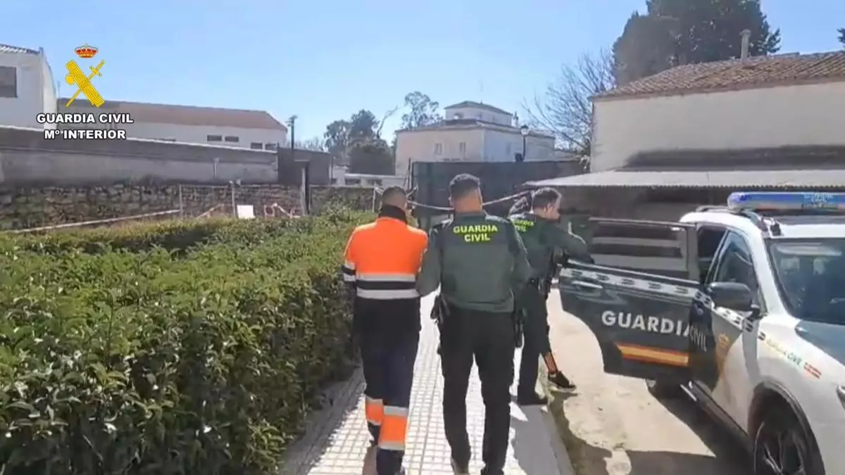 La Guardia Civil detiene a seis hombres que utilizaban inhibidores de alarmas para robar en Arroyo de la Luz y Valencia de Alcántara