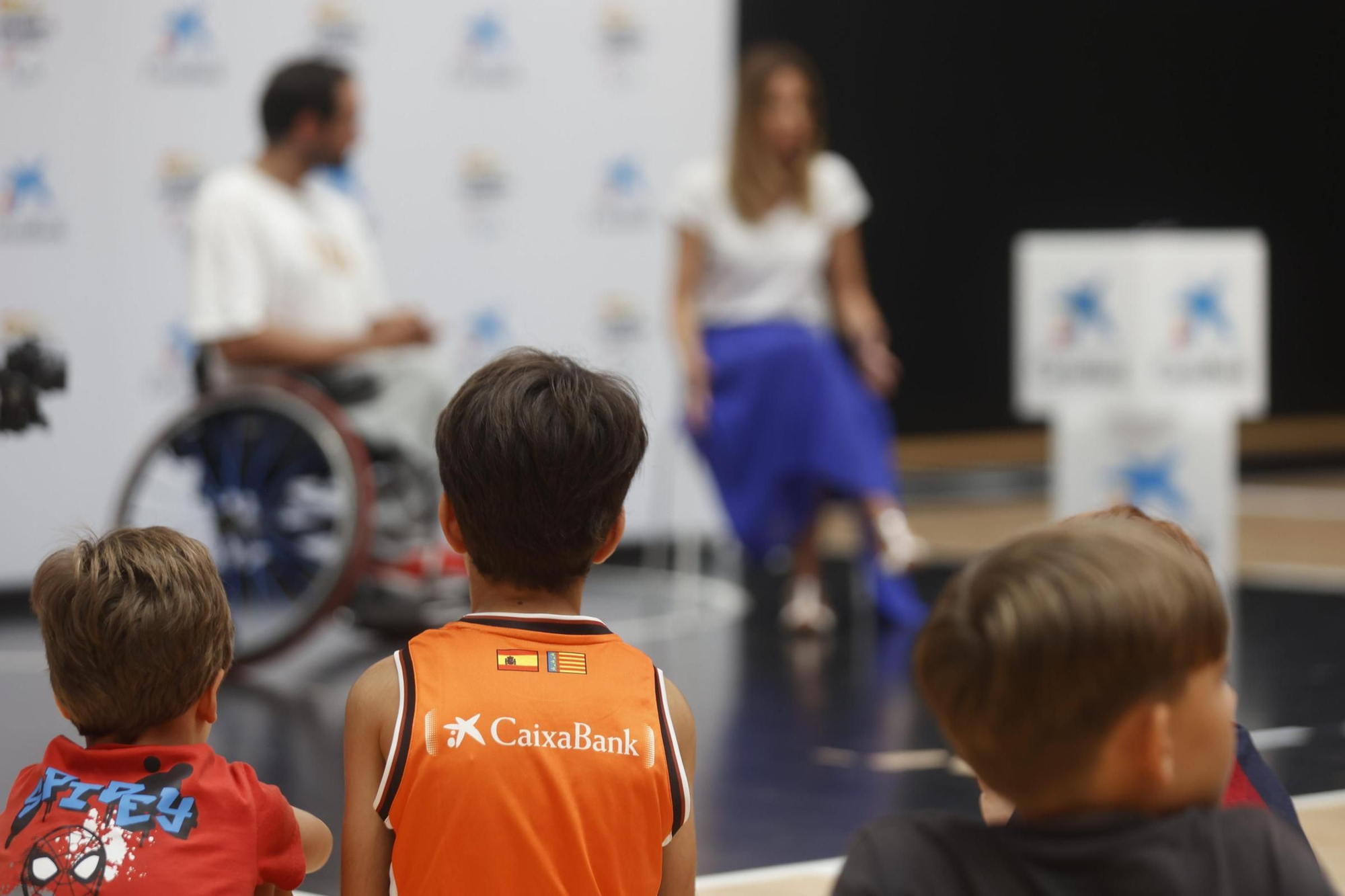 CaixaBank y el Valencia Basket acercan el deporte paralímpico a los más jóvenes