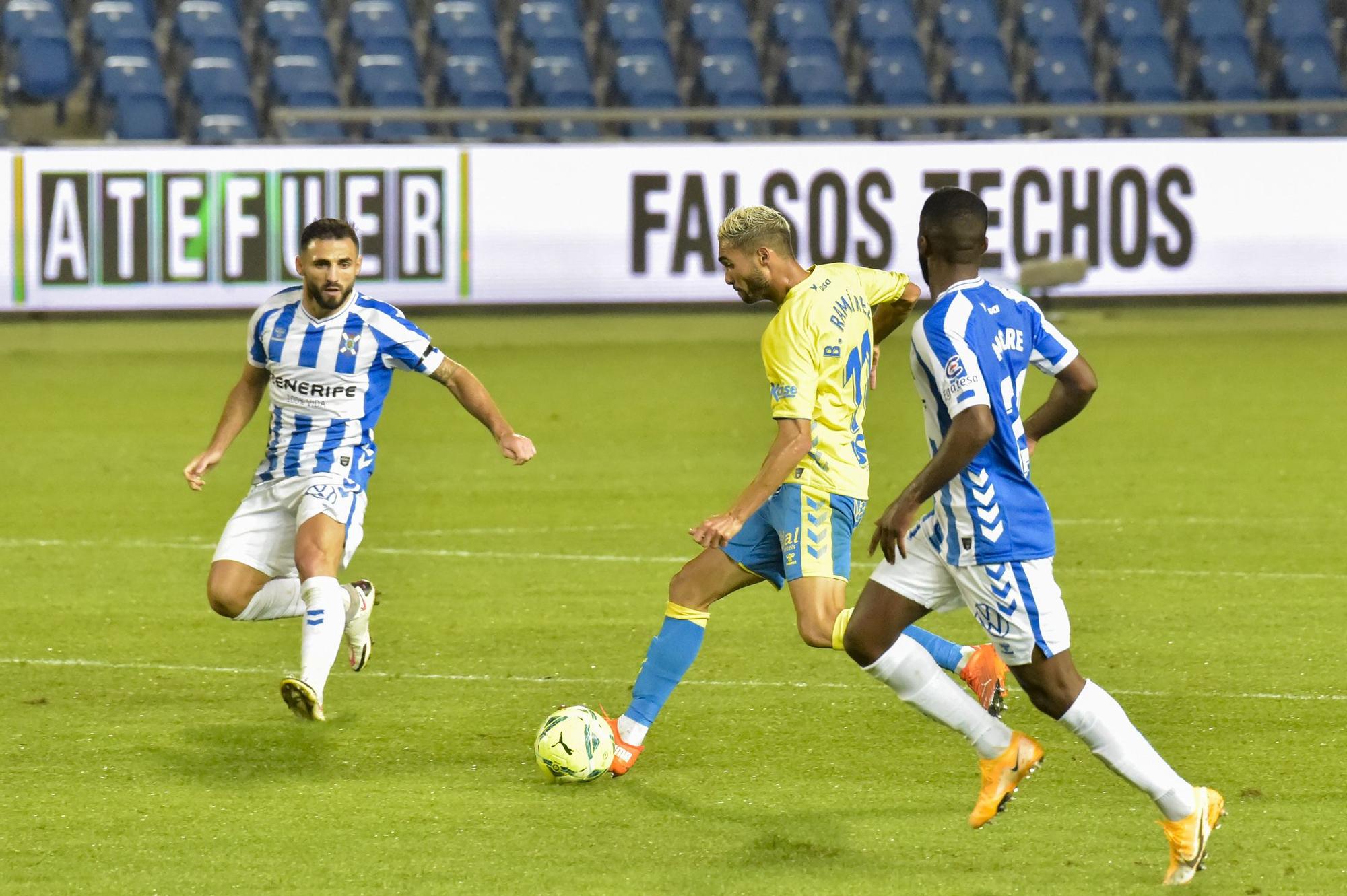 El partido del derbi UD Las Palmas - CD Tenerife, en imágenes