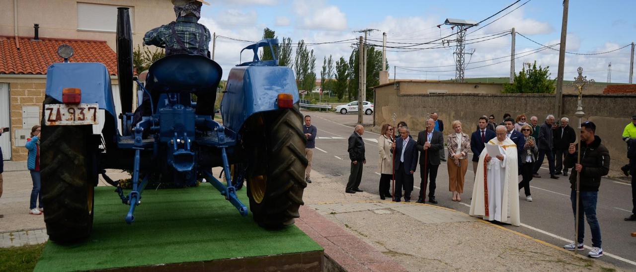 GALERÍA | Las imágenes del homenaje de Peleas de Abajo a los agricultores y ganaderos por San Isidro