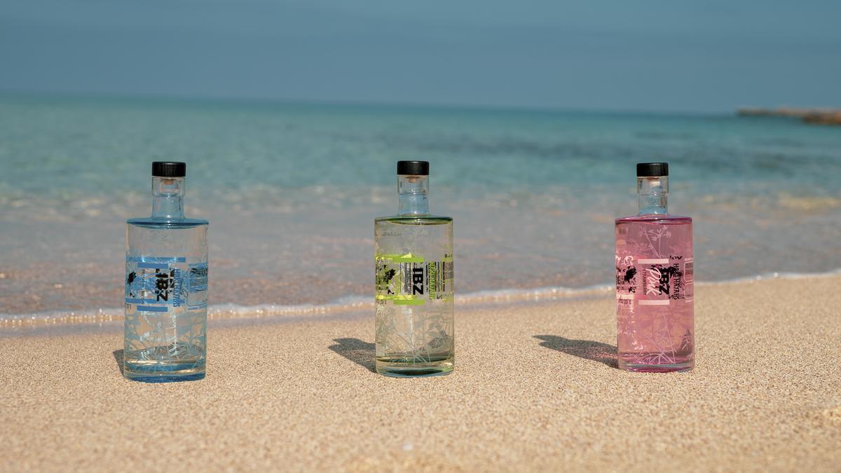 Las tres ginebras IBZ, de Familia Marí Mayans.