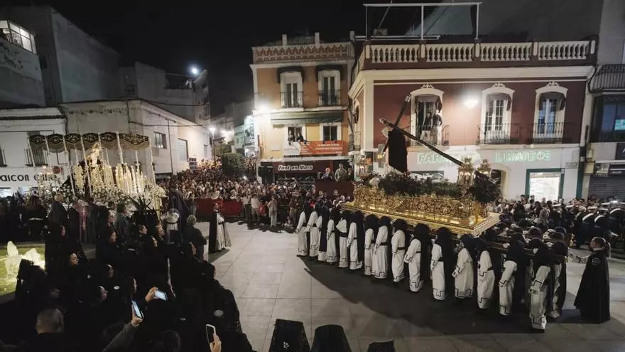 Vídeo | Mérida escribe un Miércoles Santo de dolor y luto