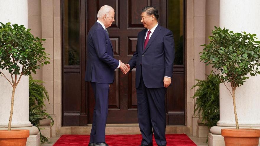 Biden y Xi rebajan las tensiones en un encuentro &quot;productivo&quot; en el que reactivan la comunicación militar directa