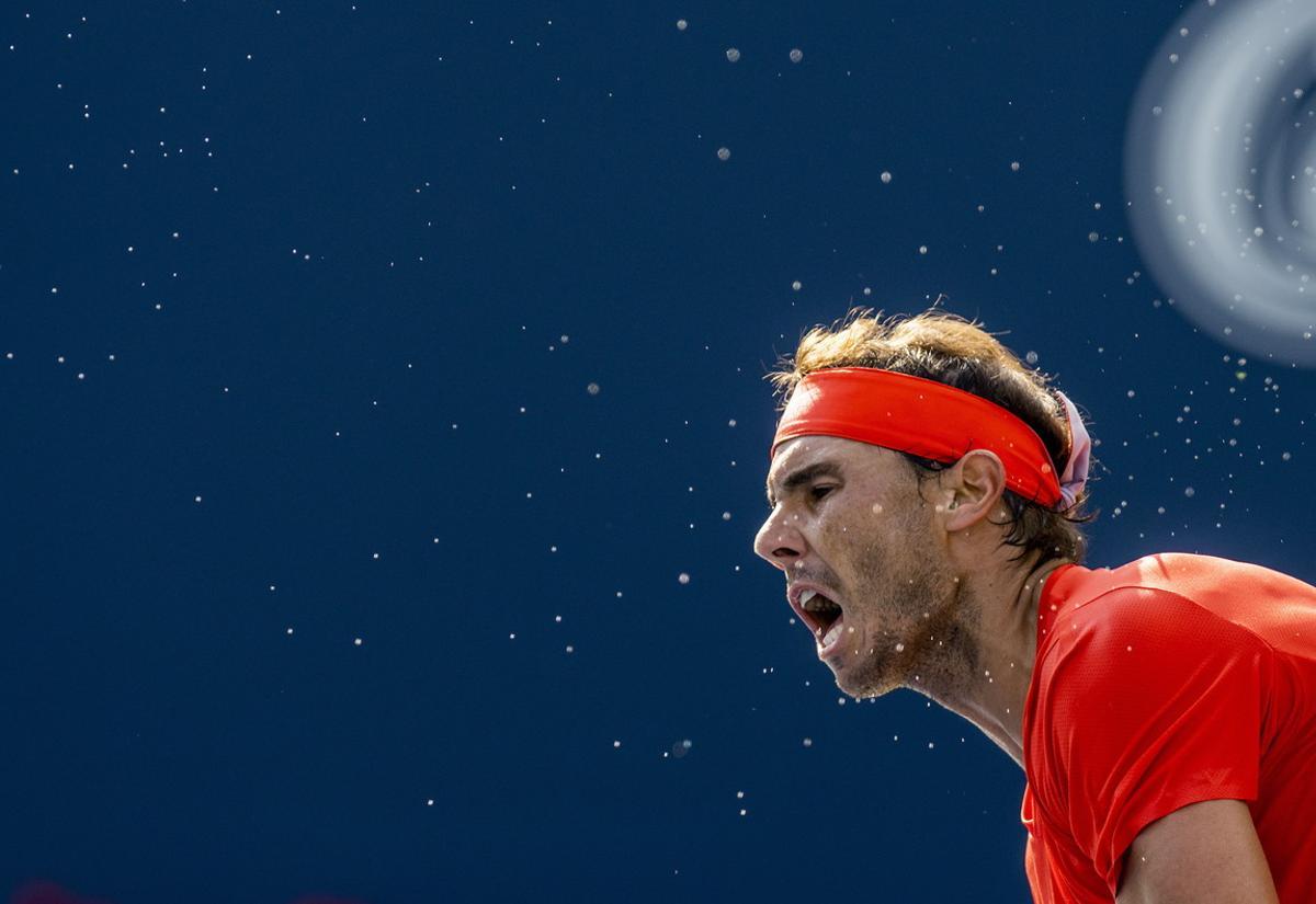 WTX17. Toronto (Canada), 12/08/2018.- Perspiration comes off Rafael Nadal of Spain as he serves to Stefanos Tsitsipas of Greece during the final match of the Rogers Cup men’s tennis tournament in Toronto, Canada, 12 August 2018. (Tenis, Grecia, España) EFE/EPA/WARREN TODA WTX17. Toronto (Canada), 12/08/2018.- Perspiration comes off Rafael Nadal of Spain as he serves to Stefanos Tsitsipas of Greece during the final match of the Rogers Cup men’s tennis tournament in Toronto, Canada, 12 August 2018. (Tenis, Grecia, España) EFE/EPA/WARREN TODA