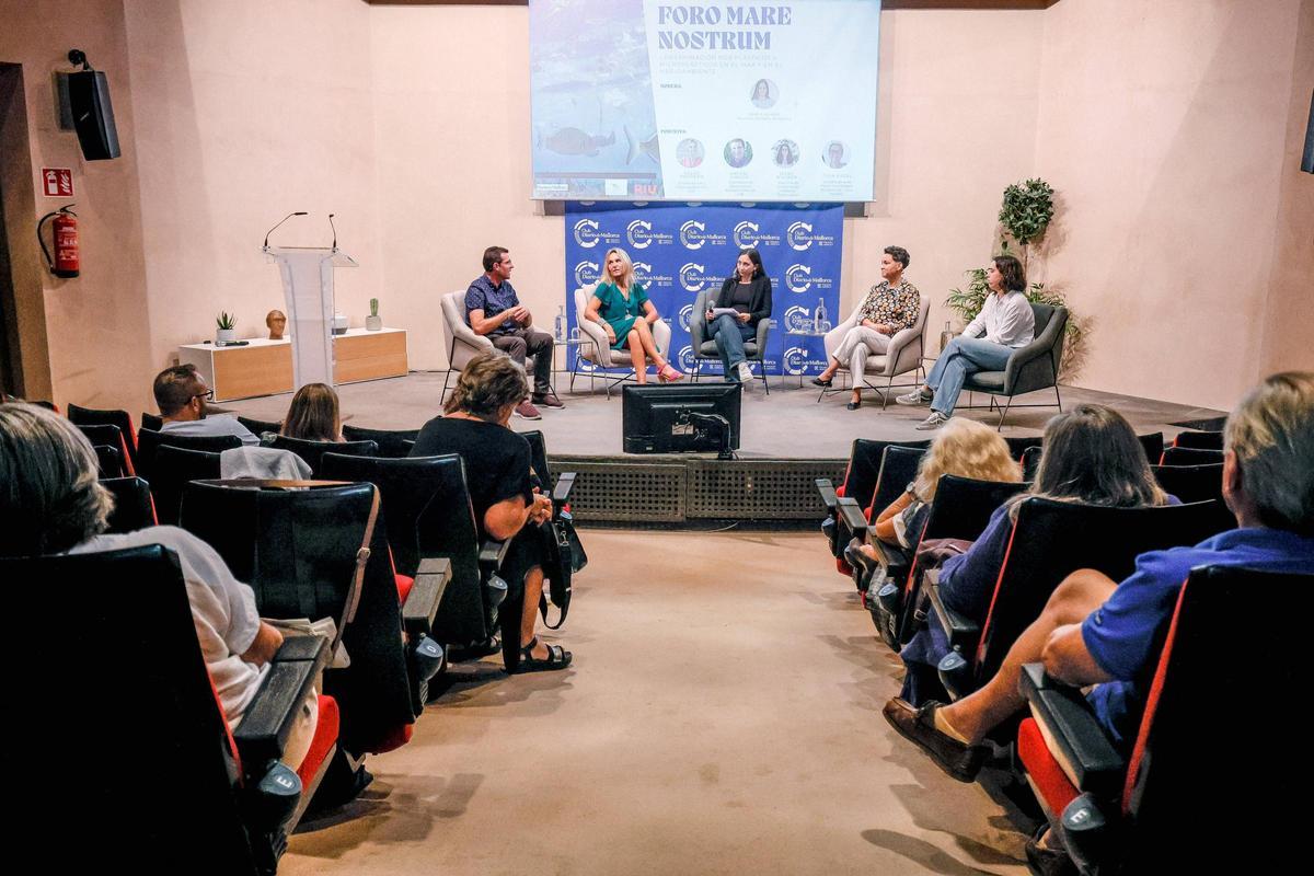 Uno de los instantes de la mesa celebrada en Club Diario de Mallorca.