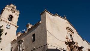 Fachada de la iglesia de Catral, cuyo párroco ha denunciado que le han estafado más de 14.000 euros