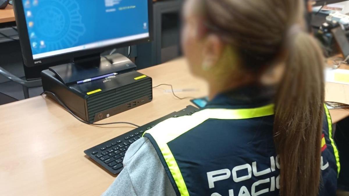 Imagen de archivo de una investigadora de la Policía.