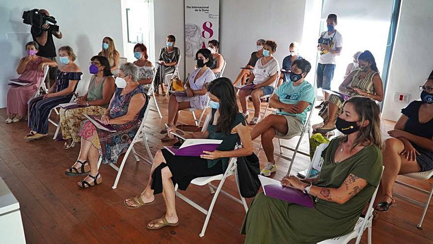 Representantes de las asociaciones, ayer, en la reunión. | CAIB