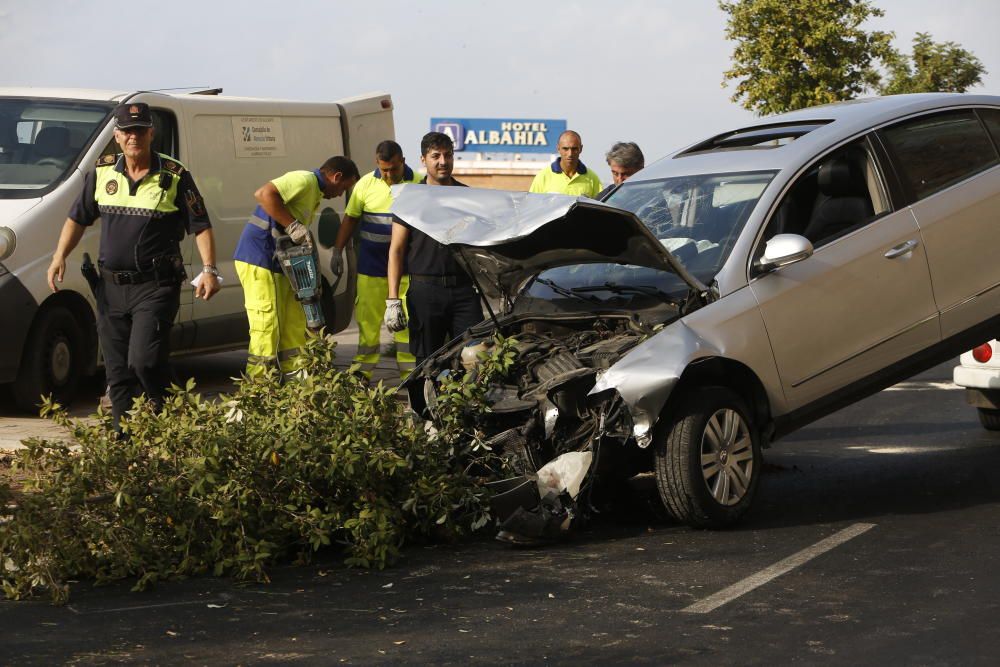 Accidente de tráfico en la avenida de Villajoyosa de Alicante