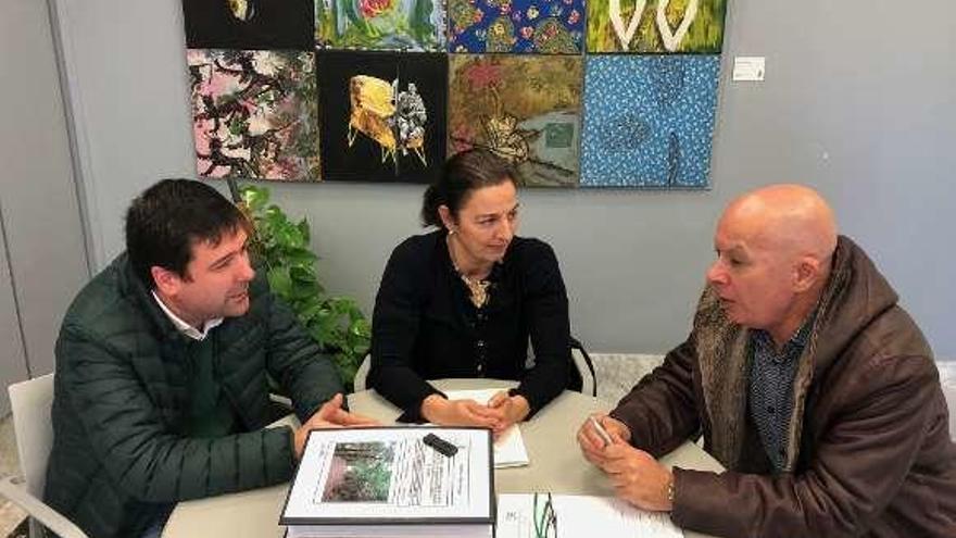 De izq. a dcha., Diego Fernández, María Barral y Xosé Regueira.