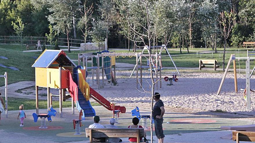 Un parque infantil en el bosque de Valorio. | J. de la Fuente