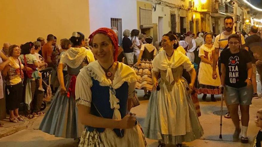 La &quot;dansà&quot; conquista la calle &quot;de nou&quot; en Xàbia