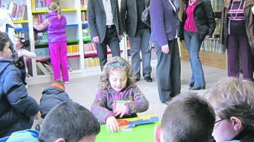 Visita a las instalaciones de la nueva biblioteca de Rioseco.