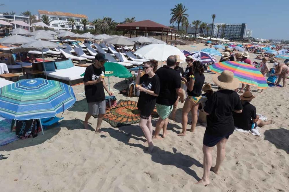 Manifestación pacífica para exigir que no se reduzcan las zonas públicas en las playas
