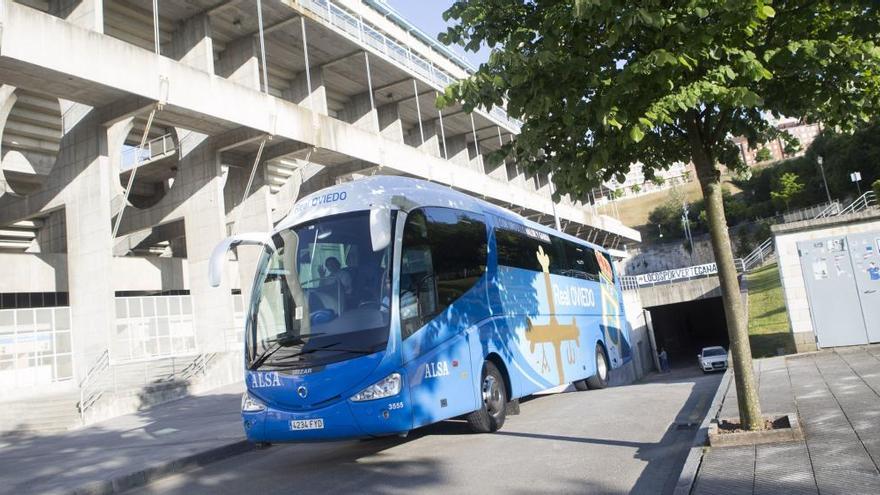 El Ayuntamiento habilita cuatro líneas de autobús para el partido del domingo entre el Oviedo y el Cádiz