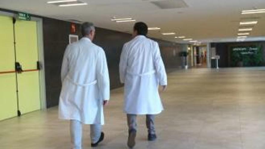 Médicos en el Complexo Hospitalario de Ourense.