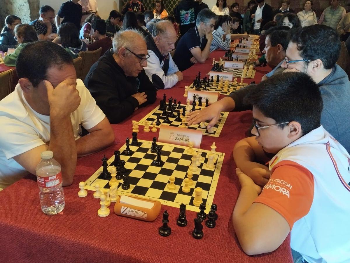 Más de 60 ajedrecistas en el I Torneo Virgen de la Vega celebrado en ...
