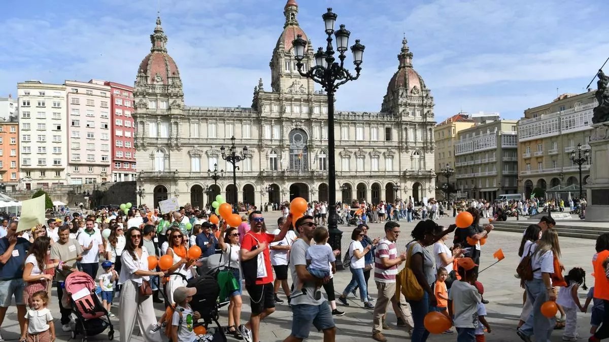 Cientos de personas reclaman "transparencia" sobre la nueva gestión de escuelas infantiles de A Coruña: "Llevamos al niño desde Xuxán a una de Monte Alto por sus valores"