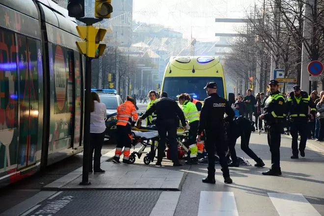 En imágenes | Nuevo atropello del tranvía, en el Paseo Independencia