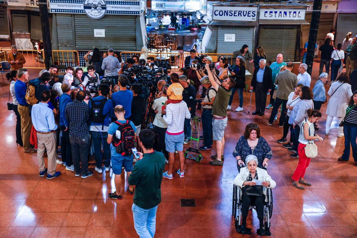 Jornada electoral en el mercado de Galvany de Barcelona