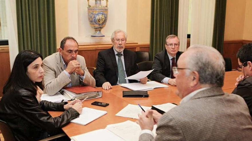 La reunión del patronato de la SIBI mantenida ayer.