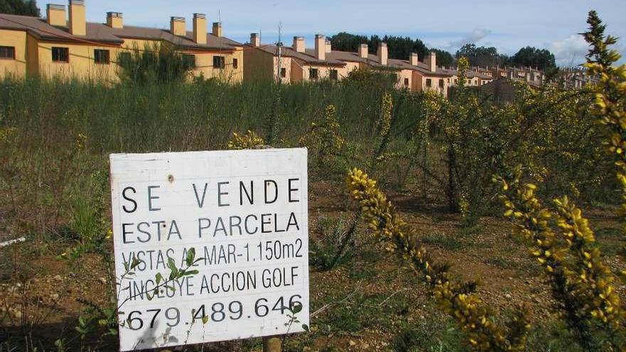 Finca en venta en la urbanización Costa Miño Golf.