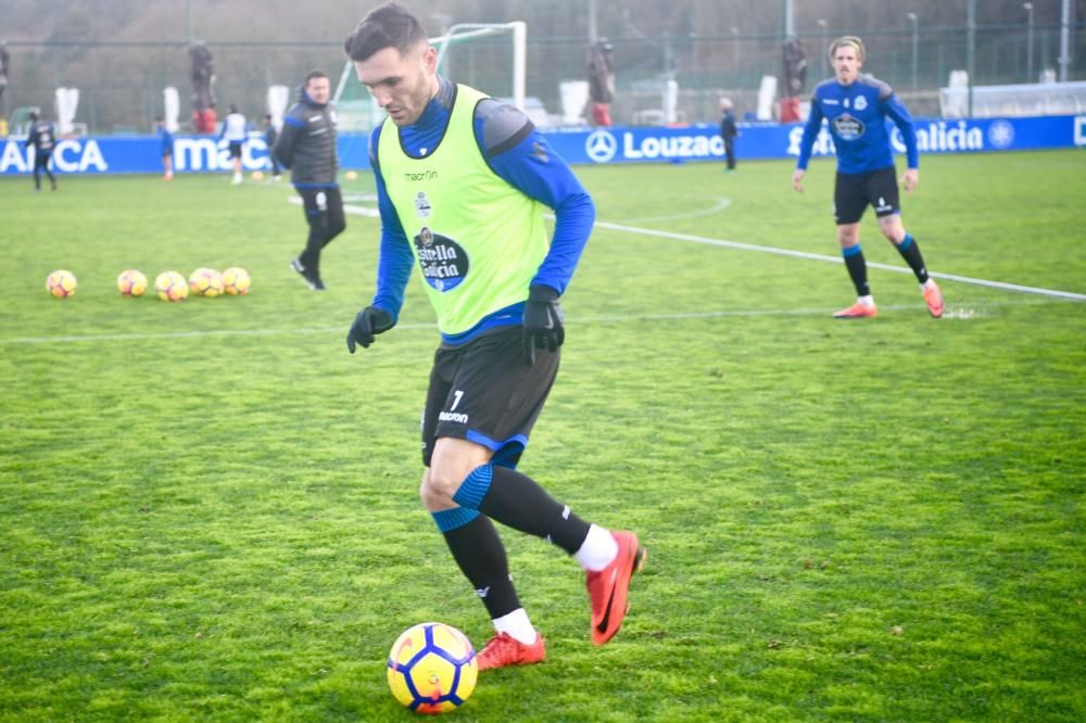 Lucas Pérez vuelve a entrenar con el grupo