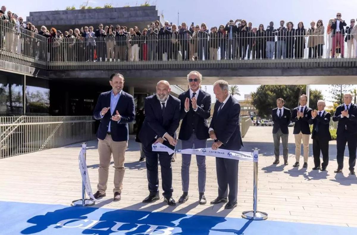 Politiker sowie Präsident des Club de Mar bei der Eröffnung.