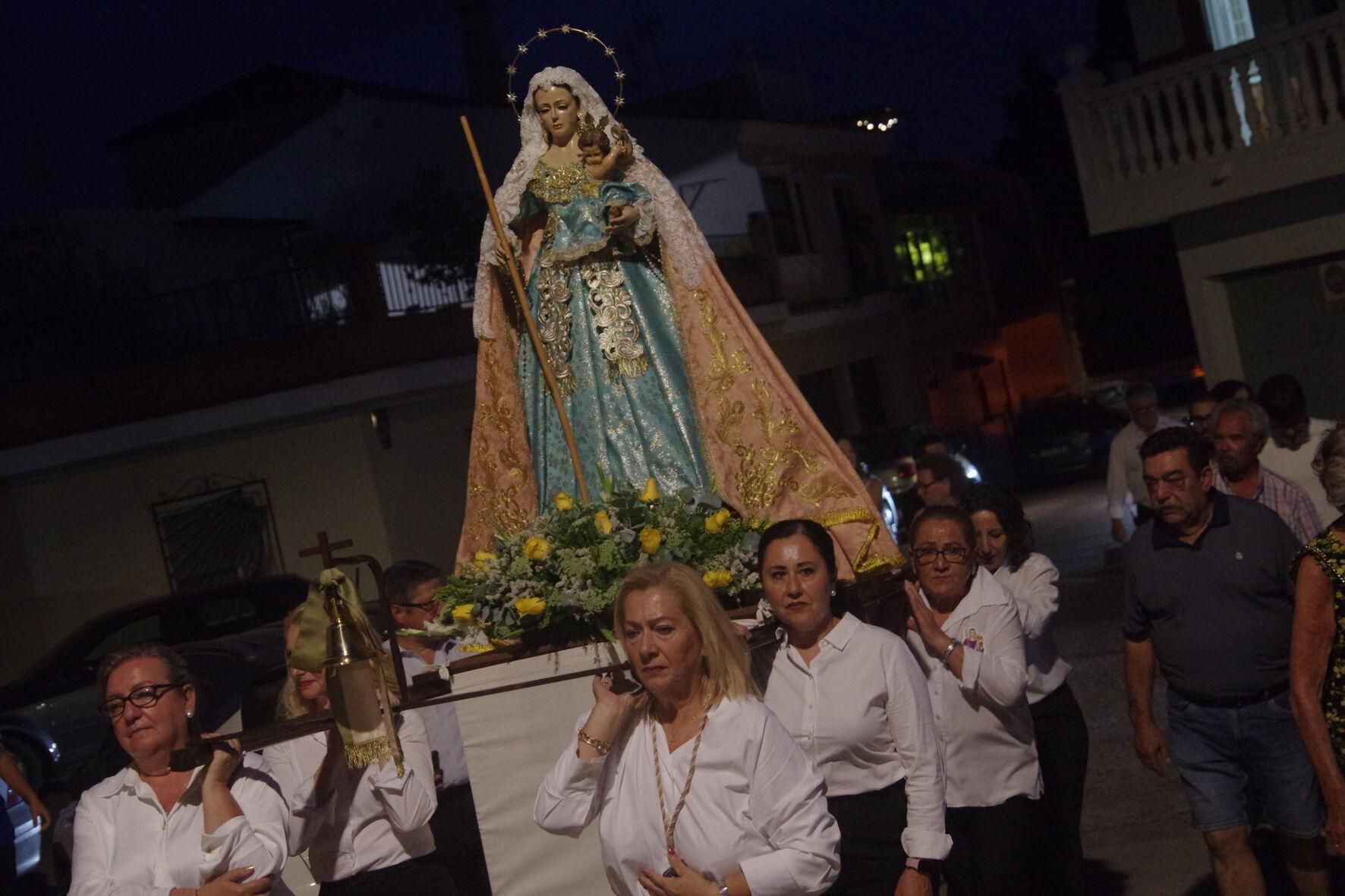 Traslado con antorchas de la Virgen de las Cañas a la parroquia de Nuestra Señora de los Dolores, en el Puerto de la Torre