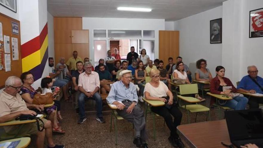 Asistentes a la asamblea donde se decidió solicitar el cargo a Muñoz.