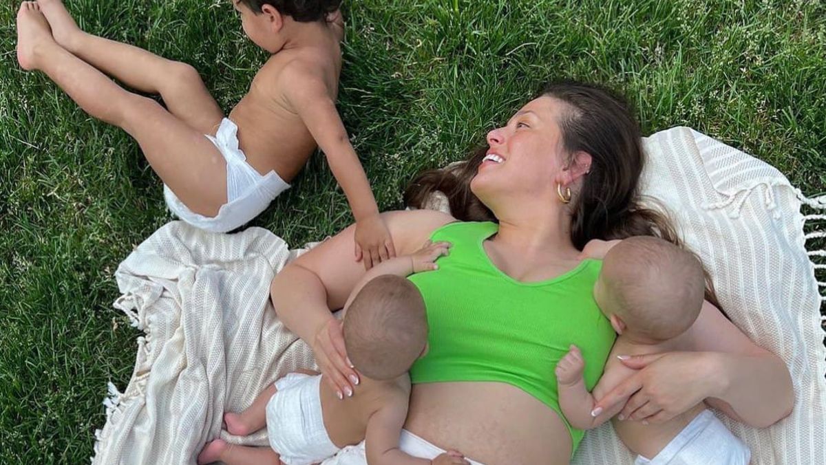 Ashley Graham con sus hijos