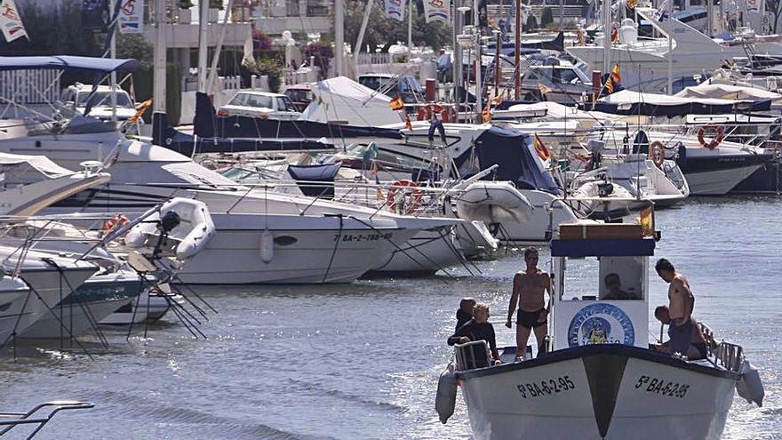 Embarcacions recreatives amarrades a Platja d’Aro. | MARC MARTÍ