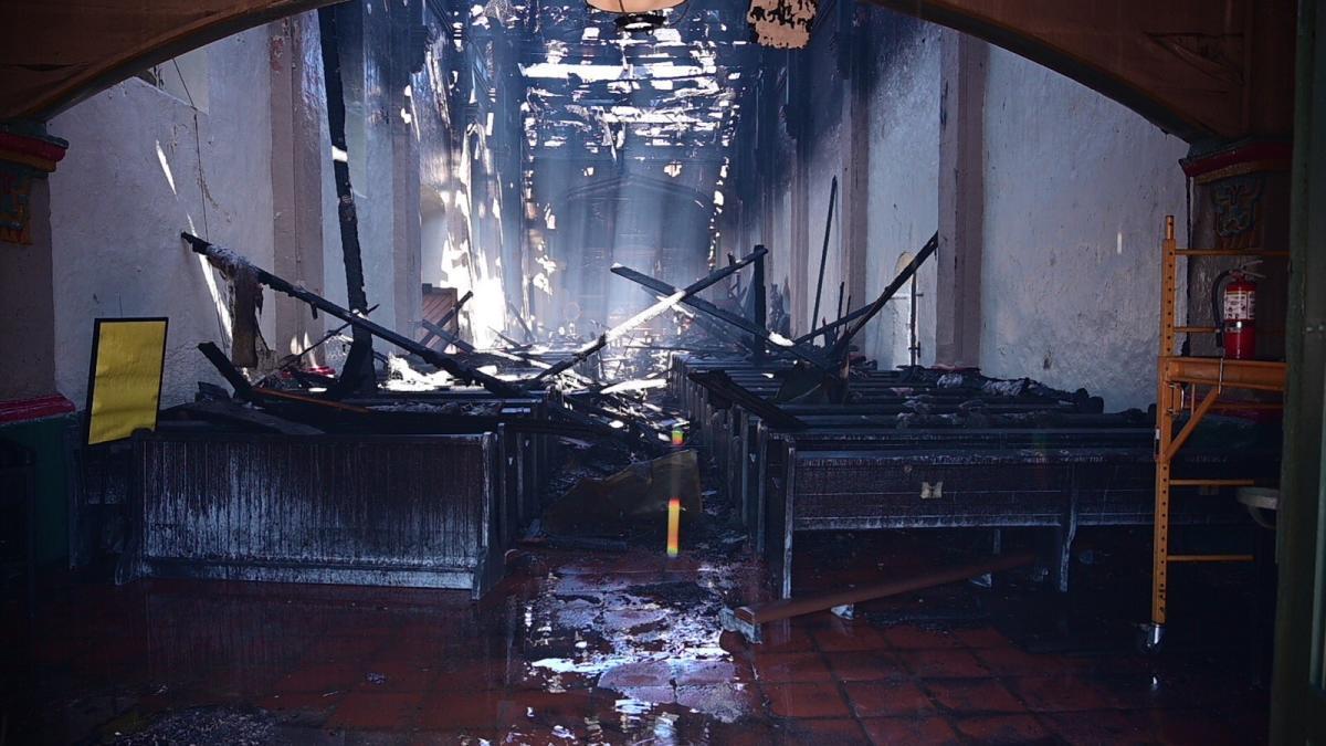 Un incendio destruye parcialmente una iglesia fundada por Junípero Serra en Los Ángeles