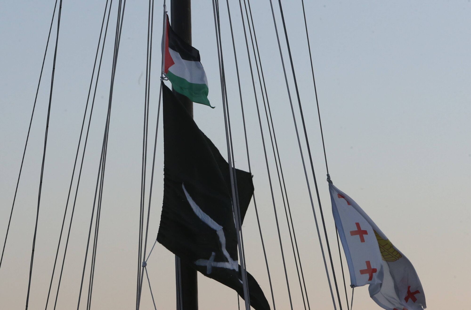 REPRESENTACION TEATRAL DE LA INVASION TURCA DEFENSA DA VILA POR LAS CALLES DE CANGAS